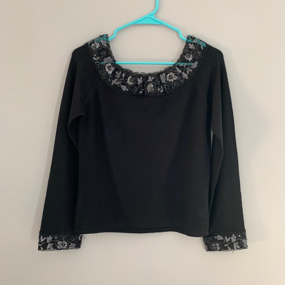 Bette Paige SZ M Women sweater Embellished neck/cu